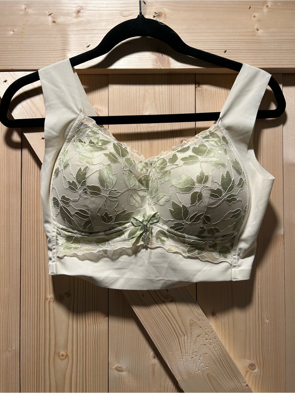 2 Set Women’s Lace-Accent Support Bra in Cream and Light Green